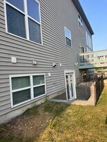 1 River Hills Ct in Bolingbrook, IL - Building Photo