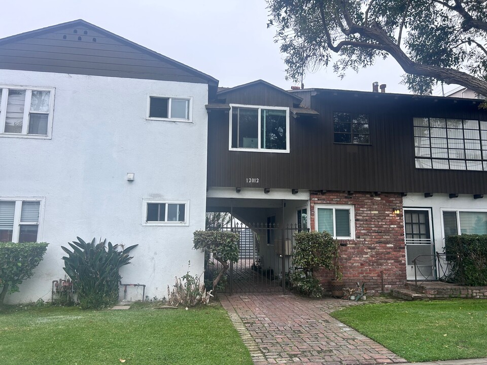 12012 Washington Pl, Unit 8 in Los Angeles, CA - Building Photo