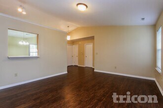 4211 Dunedin Ct in Noblesville, IN - Foto de edificio - Building Photo