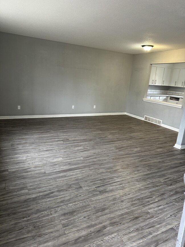 118 N Chestnut St, Unit A in Belton, MO - Building Photo - Building Photo