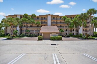 401 Ocean Bluffs Blvd in Jupiter, FL - Foto de edificio - Building Photo
