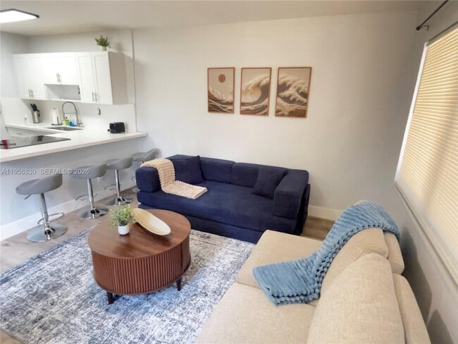 883 NE 39th St-Unit -885 in Oakland Park, FL - Building Photo - Building Photo