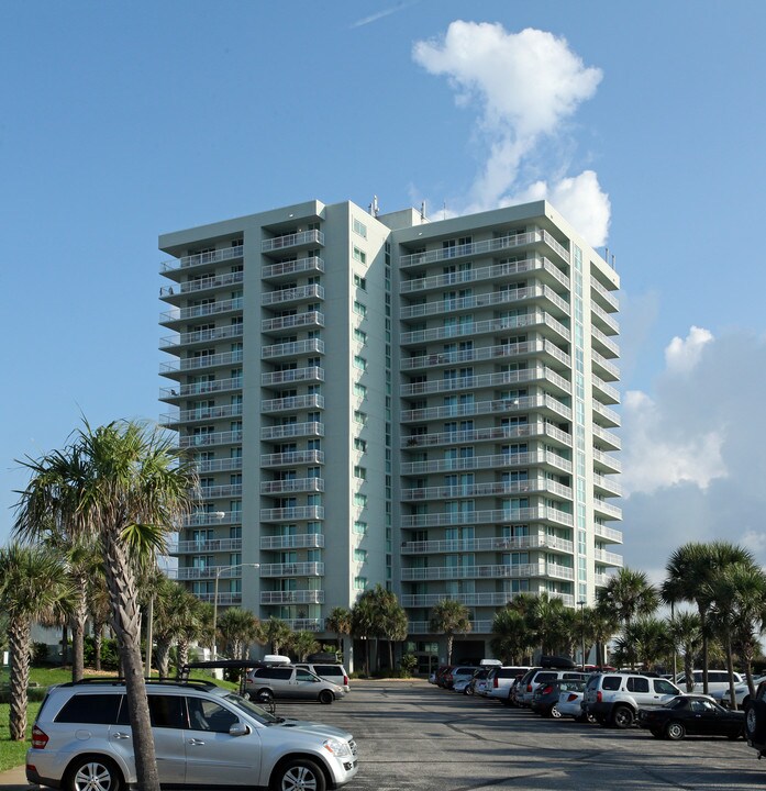 Tristan Towers in Gulf Breeze, FL - Building Photo