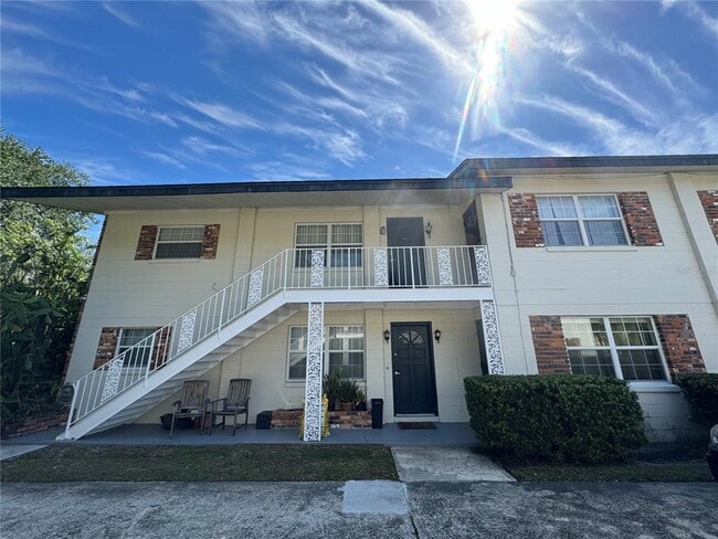 property at 214 E Yale St