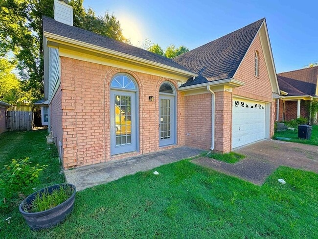 2250 Lake Hill Ct in Memphis, TN - Building Photo - Building Photo