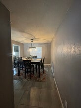 1317 N Shangri-La Dr in Daytona Beach, FL - Foto de edificio - Building Photo