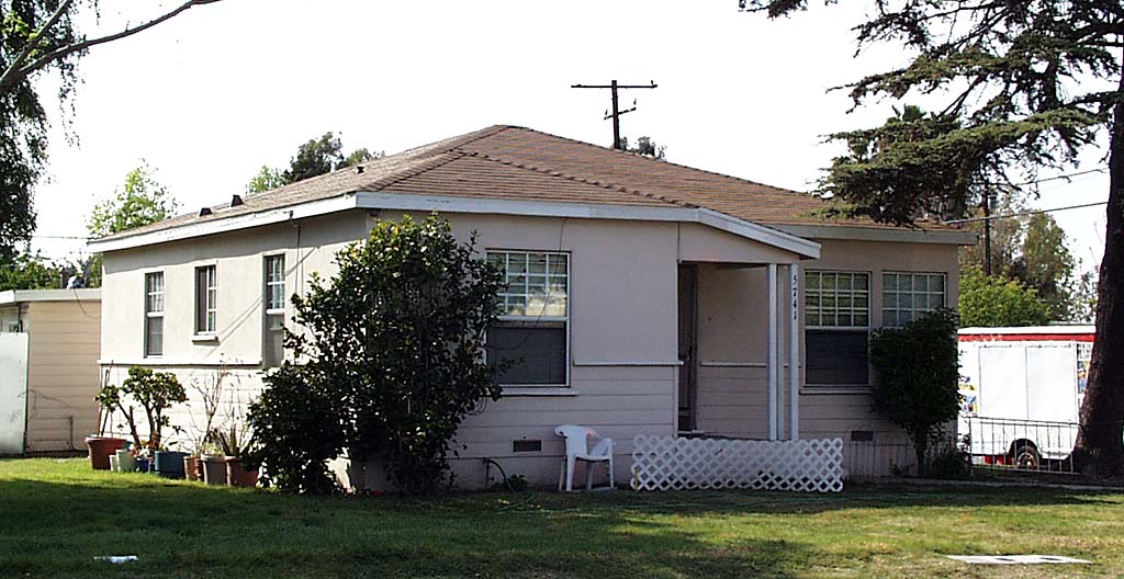 5741 Burnham Ave in Buena Park, CA - Building Photo