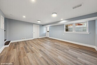 910 Meadowcrest Rd in La Grange Park, IL - Building Photo - Building Photo