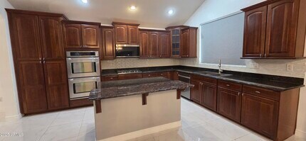 9418 S 46th Dr in Phoenix, AZ - Building Photo - Building Photo