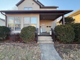 313 S Prairie St in Champaign, IL - Building Photo