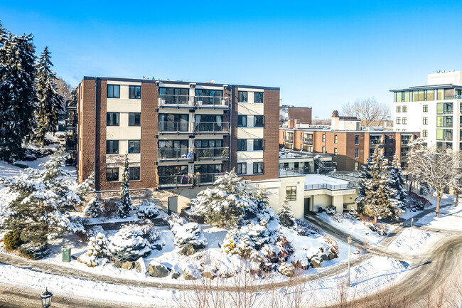 Groveland Terrace in Minneapolis, MN - Building Photo - Building Photo