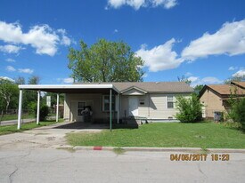 1437 NW Hoover Ave in Lawton, OK - Building Photo