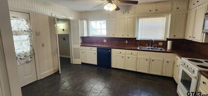 409 Sunny Ln in Tyler, TX - Building Photo - Building Photo