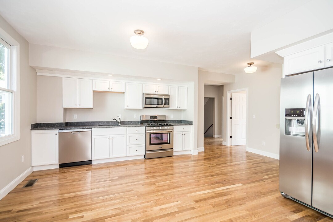 75 Summer St, Unit 1 in Medford, MA - Building Photo