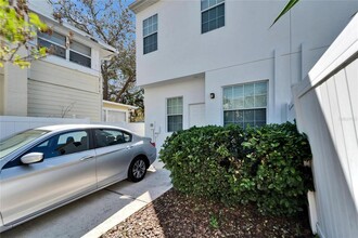 537 Delmar Terr S in St. Petersburg, FL - Foto de edificio - Building Photo
