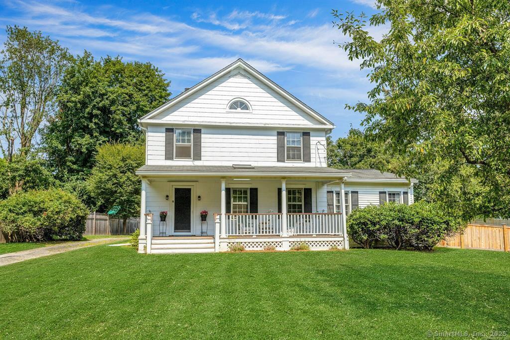 15 W Parish Rd in Westport, CT - Building Photo