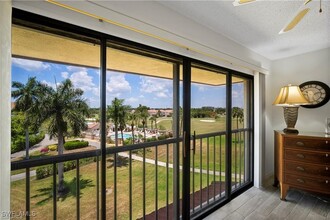 7430 Lake Breeze Dr in Ft. Myers, FL - Foto de edificio - Building Photo