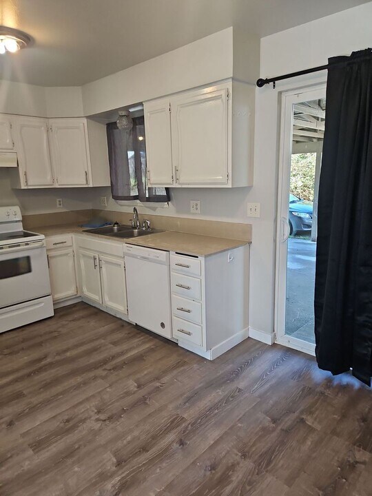 402 Arland Ave W in Montesano, WA - Building Photo