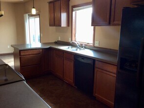 1231 15th St W in Dickinson, ND - Building Photo - Building Photo