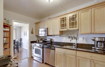4515 Willard Ave, Unit 1614S in Chevy Chase, MD - Foto de edificio - Building Photo