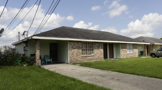 908-922 Carmadelle St in Marrero, LA - Building Photo - Building Photo