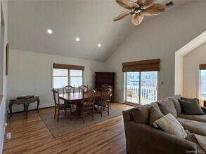 227 W Pine St in Long Beach, NY - Building Photo - Building Photo