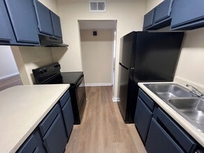 Tiger Den Apartments in Baton Rouge, LA - Foto de edificio - Building Photo