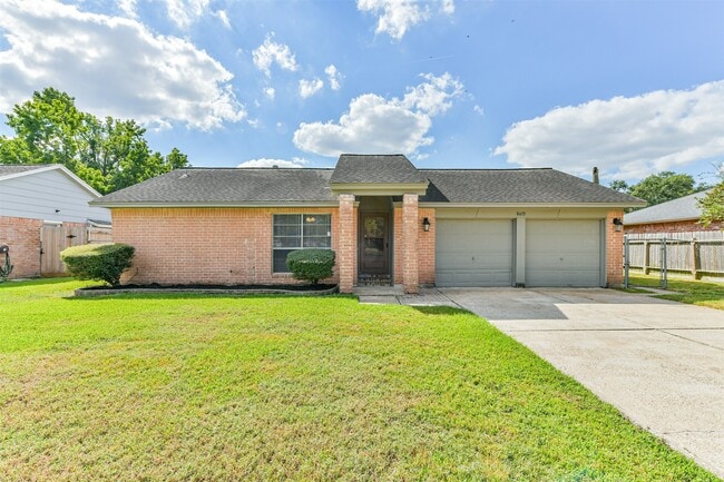 8410 Gulfwood Ln in Houston, TX - Building Photo - Building Photo