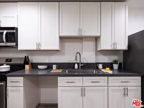 1147 W 37th St in Los Angeles, CA - Building Photo - Building Photo