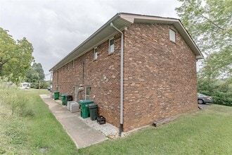 1036 Ellen Dr in Radcliff, KY - Building Photo - Building Photo