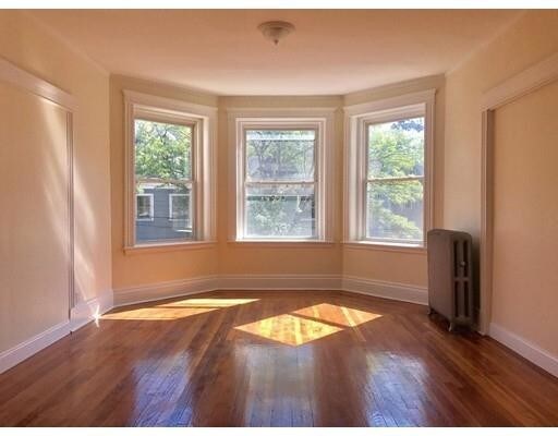 144 Coolidge St in Brookline, MA - Building Photo