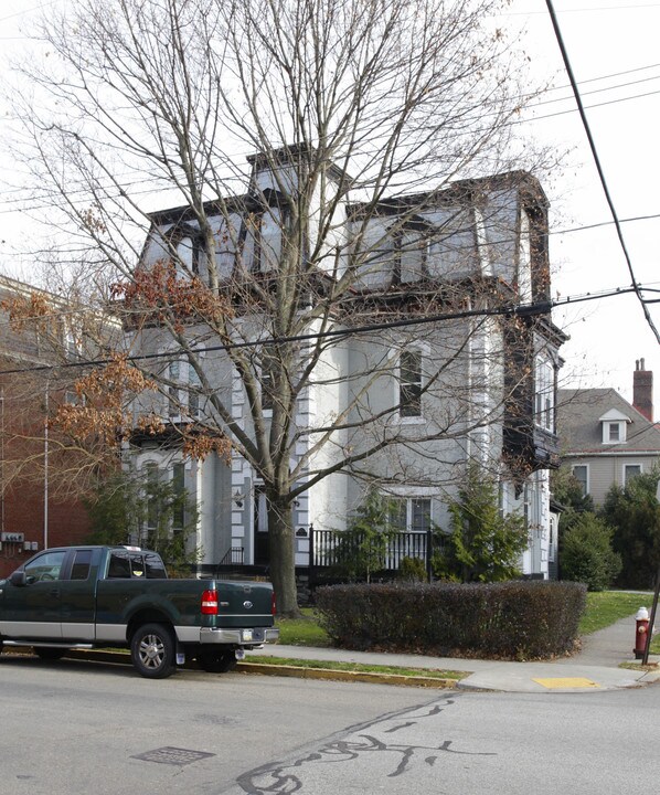 423 S. Highland Avenue in Pittsburgh, PA - Building Photo