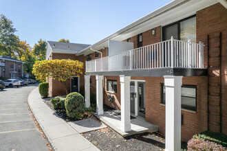 The Linden Apartments in Englewood, NJ - Foto de edificio - Building Photo