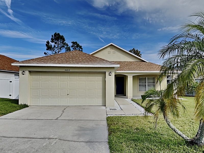 16212 Coopers Hawk Ave in Clermont, FL - Building Photo