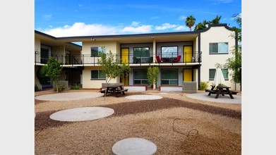 Chic, urban living awaits you at Forte Apa... in Phoenix, AZ - Building Photo - Building Photo