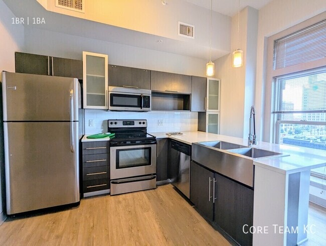 306 E 12th St in Kansas City, MO - Building Photo - Building Photo