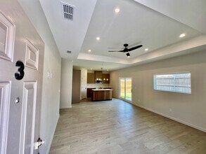 3504 Duke Ave in McAllen, TX - Foto de edificio - Building Photo