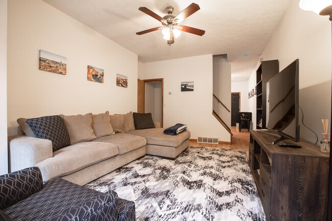 property at 413 E Carson St