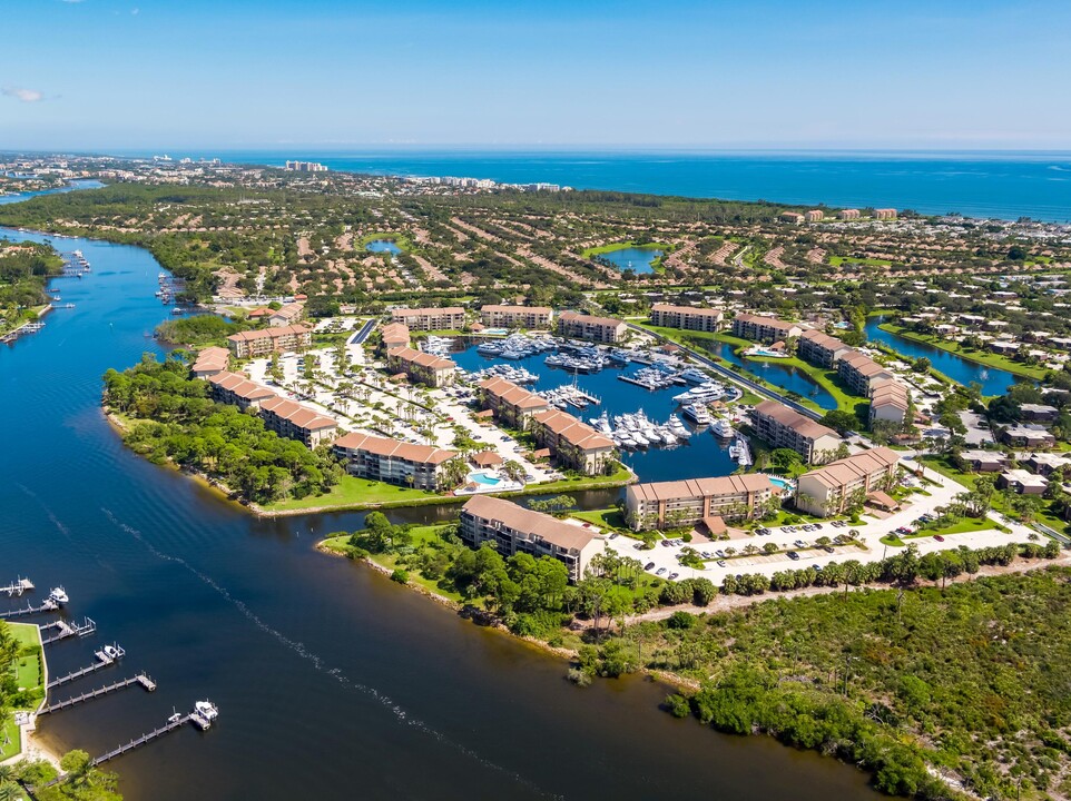 2001 Marina Isle Way in Jupiter, FL - Building Photo