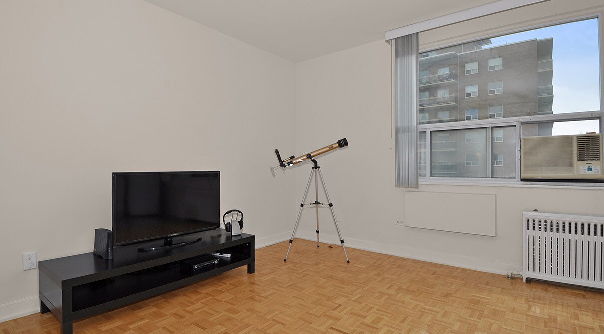 214 St George St in Toronto, ON - Building Photo