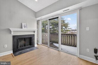 304 Aspen Dr in Plainsboro, NJ - Building Photo - Building Photo