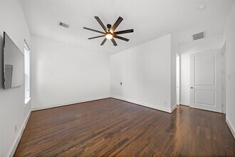 1005 Bingham St in Houston, TX - Building Photo - Building Photo