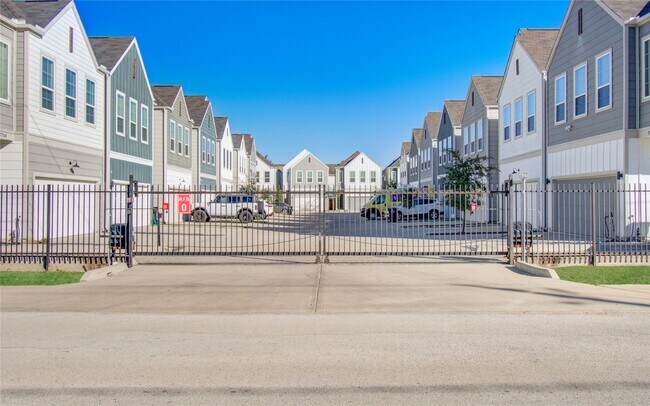 2054 Johanna Crk Dr in Houston, TX - Building Photo - Building Photo