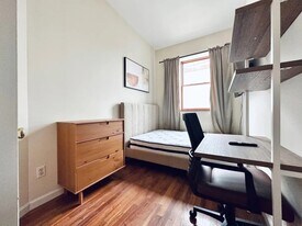 Furnished room/NOT APARTMENT, Unit 3R in Brooklyn, NY - Building Photo