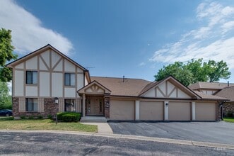 1232 Knottingham Ct in Schaumburg, IL - Building Photo - Building Photo