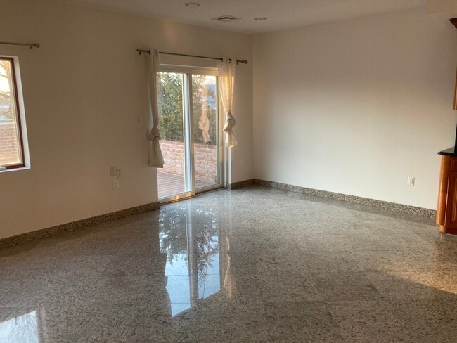 14-16A Clintonville St, Unit A in Queens, NY - Building Photo - Building Photo