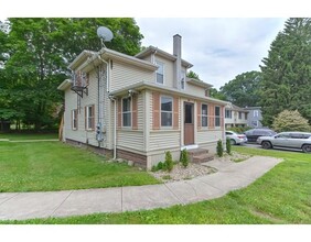 217 Fisher St-Unit -A in North Attleboro, MA - Foto de edificio - Building Photo