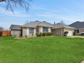 2509 Classic Ct W in Bedford, TX - Building Photo