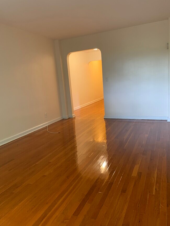 4782 Boston Post Rd Rentals in Pelham Manor, NY