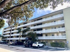 1425 Arthur St in Hollywood, FL - Building Photo